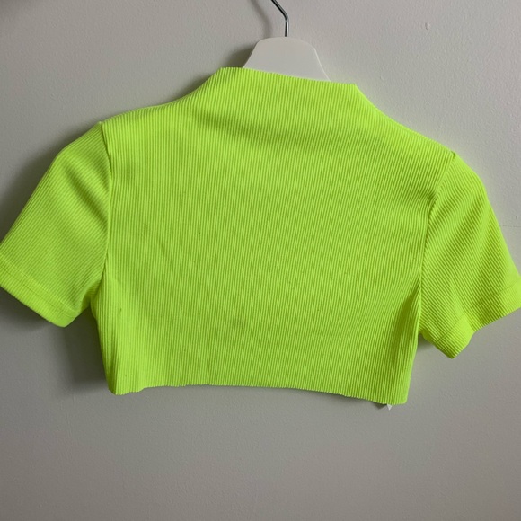 Crop top - Picture 2 of 4